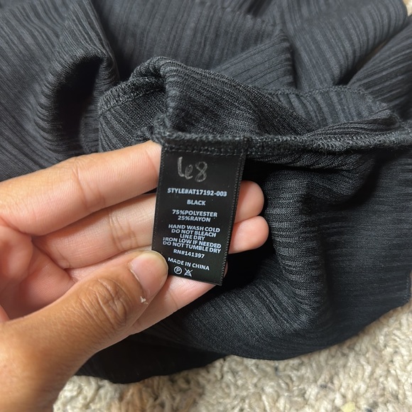 ASTR The Label Top XL Crop Long Bell Sleeve Metallic Hook Detail - Picture 3 of 5